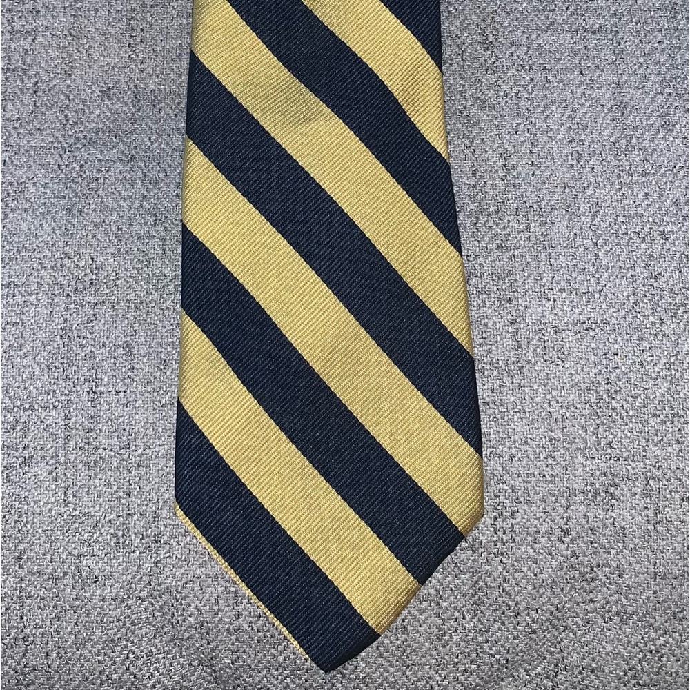 Vintage Men’s Jos A Bank Clothier Navy/Gold 100% Silk Tie EUC UofM Colors